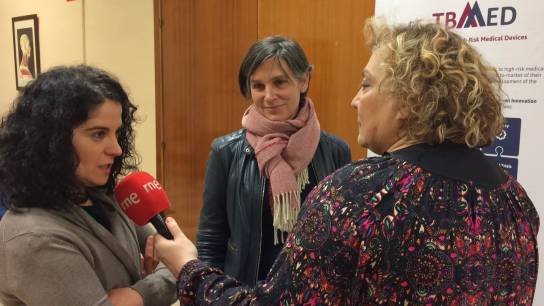 Raluca Fratila & Iraida Loinaz giving a radio interview